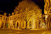 Anversa - Piazza Hendrik Conscience, con la Sint-Carolus Borromeus kirk e l'antica libreria Hendrik Conscience. 